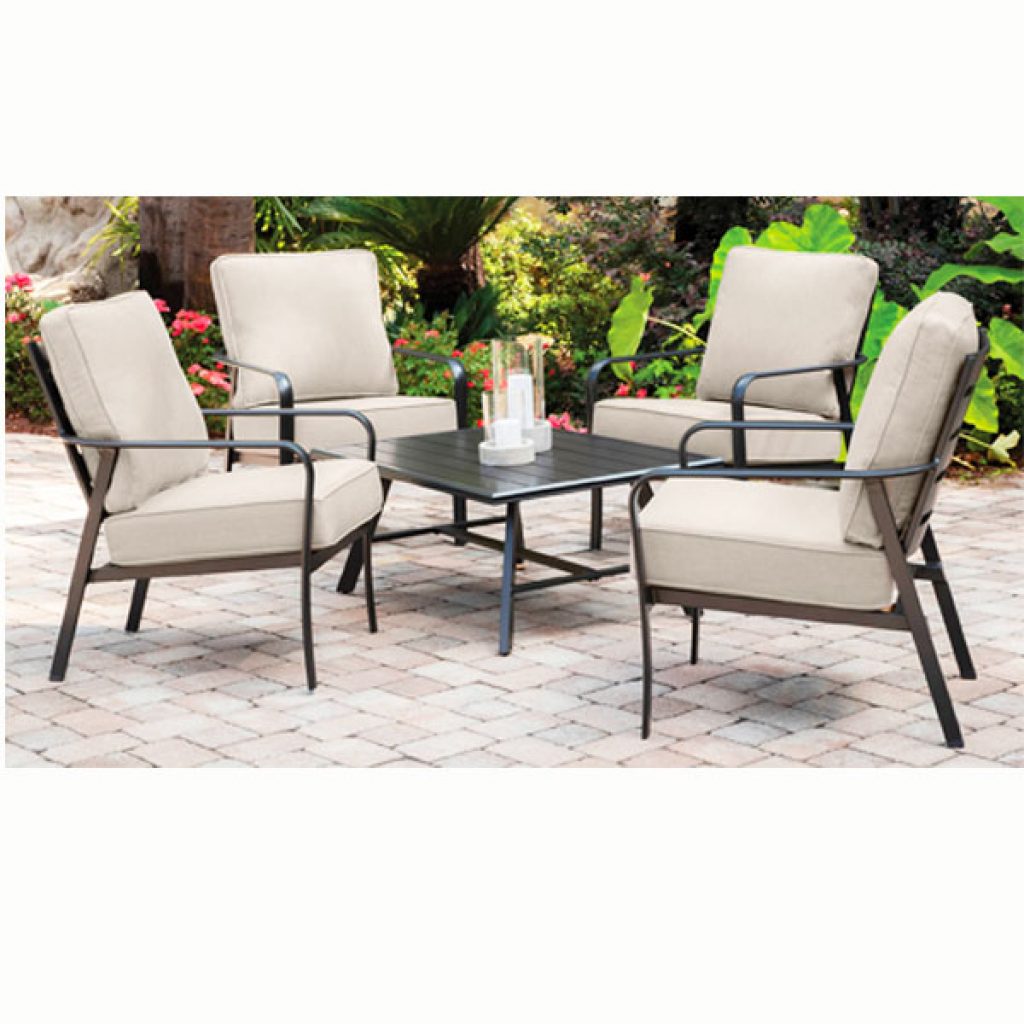 Viewofoutdoorfurniture,chairsandatable